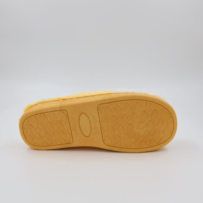 ⁦شبشب شتوي فرو للنساء لون أصفر⁩ - الصورة ⁦5⁩