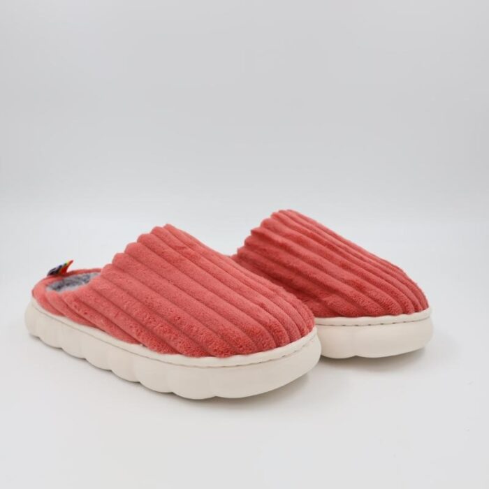 1033755625_67dc836330f4d شبشب شتوي فرو للنساء لون كرميدي - الصورة 1