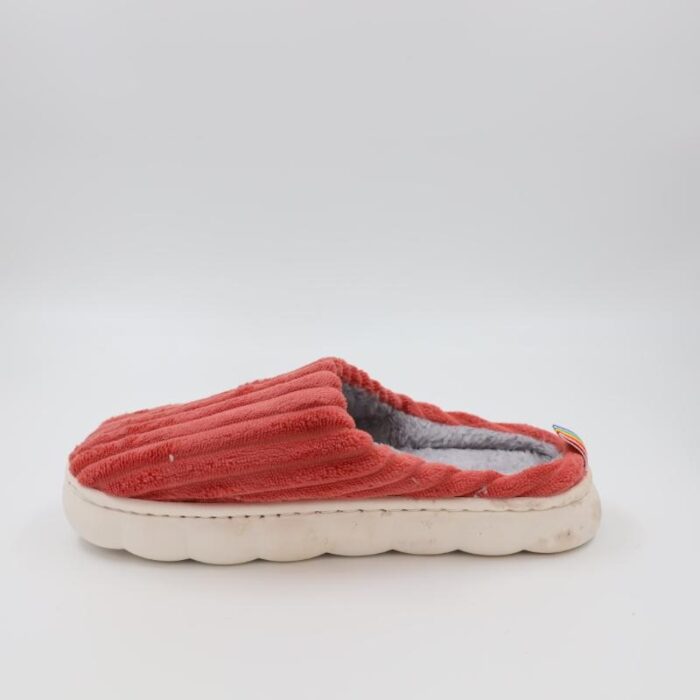 ⁦شبشب شتوي فرو للنساء لون كرميدي⁩ - الصورة ⁦4⁩