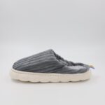 ⁦شبشب شتوي فرو للجنسين لون رمادي⁩ - الصورة ⁦4⁩