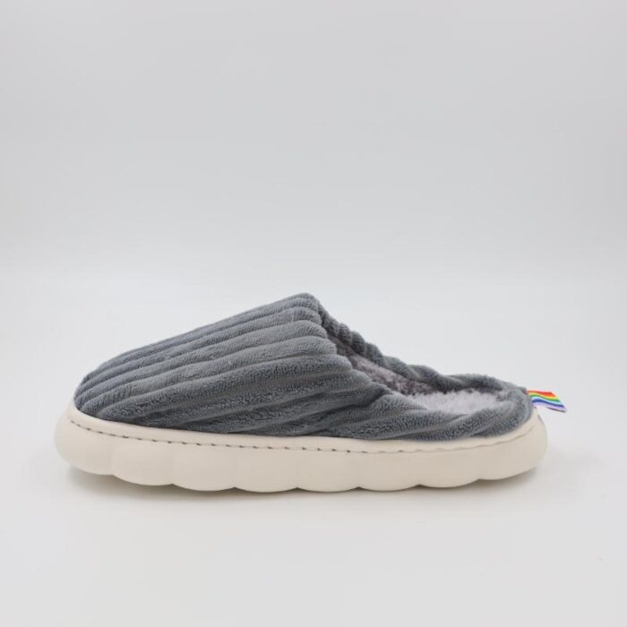 ⁦شبشب شتوي فرو للجنسين لون رمادي⁩ - الصورة ⁦4⁩