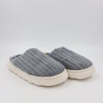 ⁦شبشب شتوي فرو للجنسين لون رمادي⁩ - الصورة ⁦6⁩