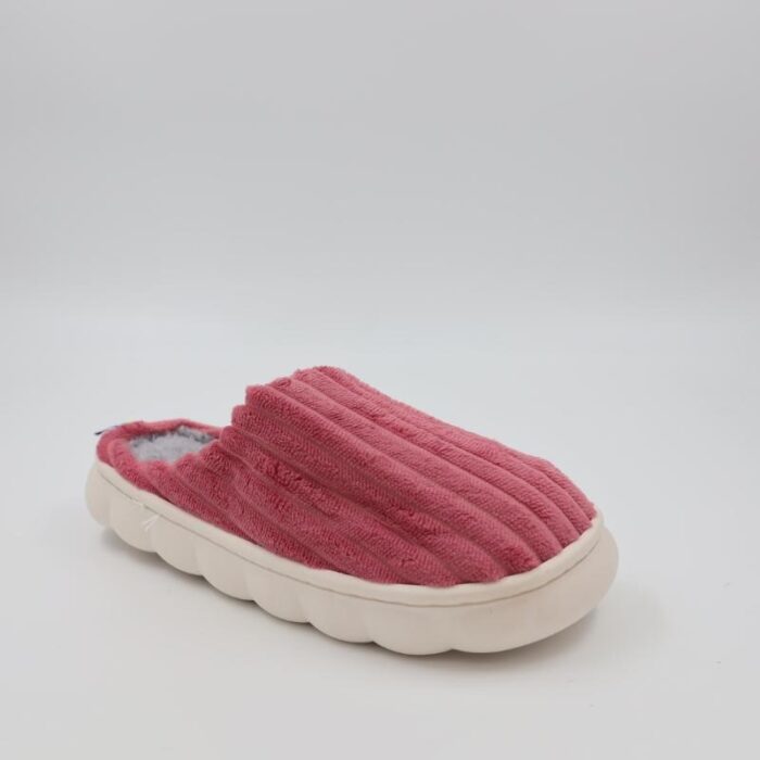 ⁦شبشب شتوي فرو للنساء لون زهري غامق⁩ - الصورة ⁦2⁩