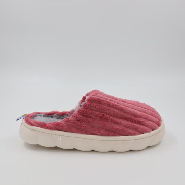 ⁦شبشب شتوي فرو للنساء لون زهري غامق⁩ - الصورة ⁦3⁩