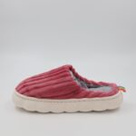 ⁦شبشب شتوي فرو للنساء لون زهري غامق⁩ - الصورة ⁦4⁩