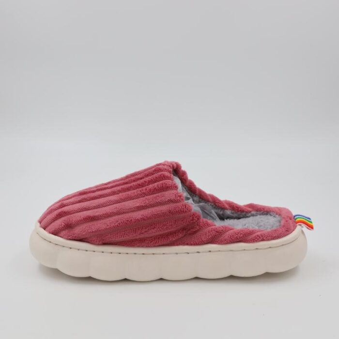 ⁦شبشب شتوي فرو للنساء لون زهري غامق⁩ - الصورة ⁦4⁩