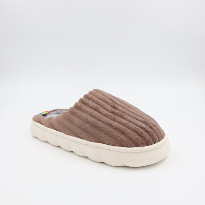 ⁦شبشب شتوي فرو للجنسين لون بني⁩ - الصورة ⁦5⁩