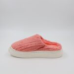 ⁦شبشب شتوي فرو مخطط للنساء لون زهري⁩ - الصورة ⁦5⁩