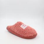 ⁦شبشب شتوي فرو بتصميم I Believe I Can Fly للنساء لون زهري ونعل زهري⁩ - الصورة ⁦2⁩