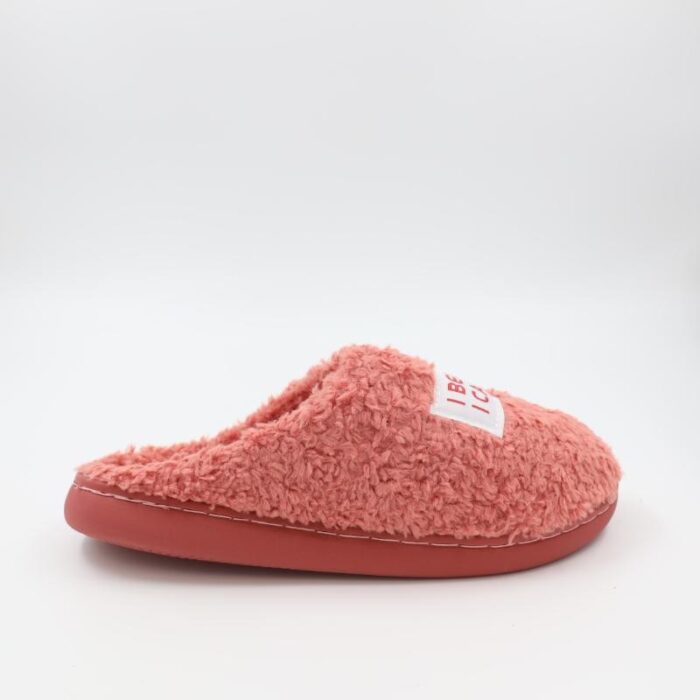 ⁦شبشب شتوي فرو بتصميم I Believe I Can Fly للنساء لون زهري ونعل زهري⁩ - الصورة ⁦3⁩