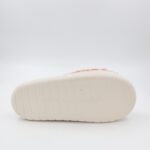 ⁦شبشب شتوي فرو بتصميم I Believe I Can Fly للنساء لون زهري⁩ - الصورة ⁦5⁩