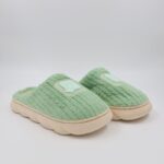 شبشب شتوي فرو للنساء لون أخضر