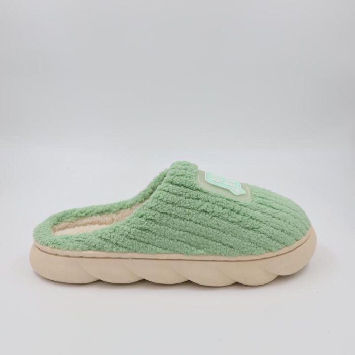 ⁦شبشب شتوي فرو للنساء لون أخضر⁩ - الصورة ⁦3⁩