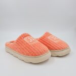 شبشب شتوي فرو للنساء لون برتقالي