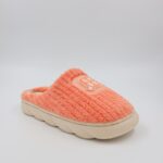 ⁦شبشب شتوي فرو للنساء لون برتقالي⁩ - الصورة ⁦2⁩