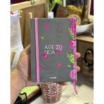 اجنده 2025 من اديب بنصميم ورد جوري لون زهري وسكني مقاس 12*17