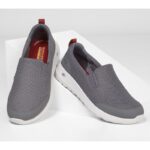 ⁦حذاء سكيتشرز جو ووك ماكس للرجال لون رمادي ونعل أبيض- Skechers Men's GOwalk Max - Clinched Shoes⁩ - الصورة ⁦4⁩