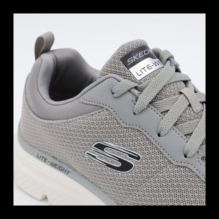 ⁦Skechers Men's Burns 2.0 Dorlus Shoes - حذاء سكيتشرز برنز 2.0 للرجال لون رمادي ونعل أبيض⁩ - الصورة ⁦4⁩