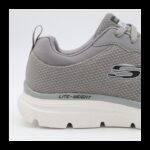 ⁦Skechers Men's Burns 2.0 Dorlus Shoes - حذاء سكيتشرز برنز 2.0 للرجال لون رمادي ونعل أبيض⁩ - الصورة ⁦5⁩