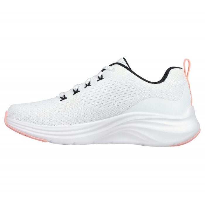 ⁦Skechers Women's Vapor Foam - Fresh Trend Shoes - حذاء سكيتشرز فابور فوم- فرش ترند للنساء لون أبيض⁩ - الصورة ⁦2⁩