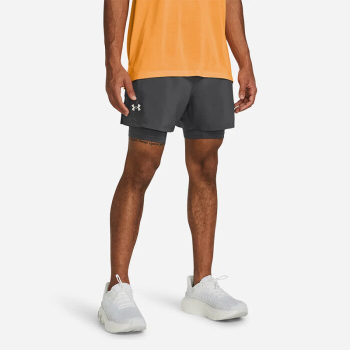 ⁦Under Armour Men's Under Armour Launch 5 Inch 2-In-1 Shorts - Gray⁩ - الصورة ⁦4⁩