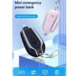 ⁦باور بانك  مدخل ايفون  على شكل ميدالية مفاتيح - محمول حجم صغير وخفيف الوزن  - سعة 2000 ميلي أمبير - لون زهري/ أسود  - حصريًا في مارت⁩ - الصورة ⁦2⁩