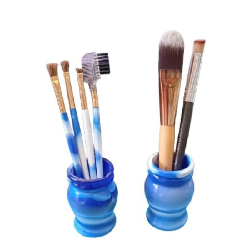 ⁦طقم فراشي مكياج عدد 5 مع مشط حواجب مع كاستين لون أزرق⁩ - الصورة ⁦1⁩