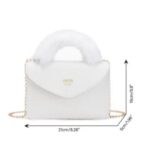 ⁦شنطة صغيرة للصبايا  والاطفال  انيقة من الفرو الصناعي الناعم بمقبض يد علوي وسلسة كتف ذهبية -  تصميم أنيق ولطيف - ارتفاع 15 سم وعرض 21 سم - لون أبيض⁩ - الصورة ⁦3⁩