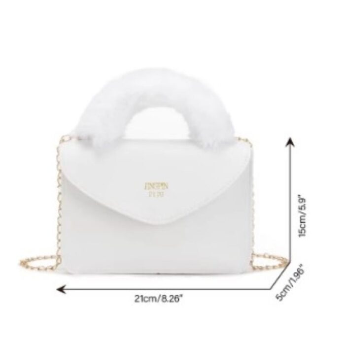 ⁦شنطة صغيرة للصبايا  والاطفال  انيقة من الفرو الصناعي الناعم بمقبض يد علوي وسلسة كتف ذهبية -  تصميم أنيق ولطيف - ارتفاع 15 سم وعرض 21 سم - لون أبيض⁩ - الصورة ⁦3⁩