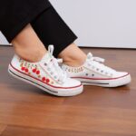 ⁦حذاء كاجوال ساق قصير صناعة يدوية للنساء لون بيج ونعل ابيض⁩ - الصورة ⁦3⁩