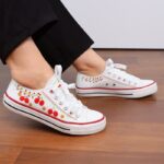 ⁦حذاء كاجوال ساق قصير صناعة يدوية للنساء لون بيج ونعل ابيض⁩ - الصورة ⁦4⁩