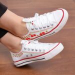 ⁦حذاء كاجوال ساق قصير صناعة يدوية للنساء لون بيج ونعل ابيض⁩ - الصورة ⁦7⁩