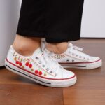 ⁦حذاء كاجوال ساق قصير صناعة يدوية للنساء لون بيج ونعل ابيض⁩ - الصورة ⁦8⁩