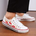 ⁦حذاء كاجوال ساق قصير صناعة يدوية للنساء لون بيج ونعل ابيض⁩ - الصورة ⁦9⁩