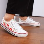 ⁦حذاء كاجوال ساق قصير صناعة يدوية للنساء لون بيج ونعل ابيض⁩ - الصورة ⁦10⁩