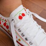 ⁦حذاء كاجوال ساق قصير صناعة يدوية للنساء لون بيج ونعل ابيض⁩ - الصورة ⁦12⁩