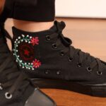 ⁦حذاء كاجوال ساق طويل صناعة يدوية للنساء لون بيج ونعل ابيض⁩ - الصورة ⁦12⁩