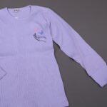 ⁦بلوزة قطن للأطفال ربيعية لون بنفسجي⁩ - الصورة ⁦4⁩