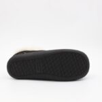 حذاء شتوي للنساء لون أسود وبيج