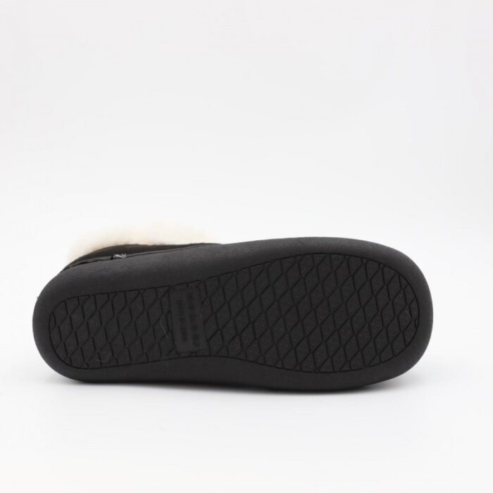 103375984_67dc9feba7bc0 حذاء شتوي للنساء لون أسود وبيج - الصورة 1