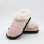 حذاء شتوي للنساء لون زهري وبيج