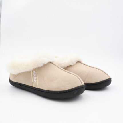 حذاء شتوي للنساء لون بيج