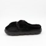 ⁦حفاية شتوية لون أسود بتصميم قلب مع قشاط بلمعة⁩ - الصورة ⁦2⁩