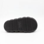 ⁦حفاية شتوية لون أسود بتصميم قلب مع قشاط بلمعة⁩ - الصورة ⁦3⁩