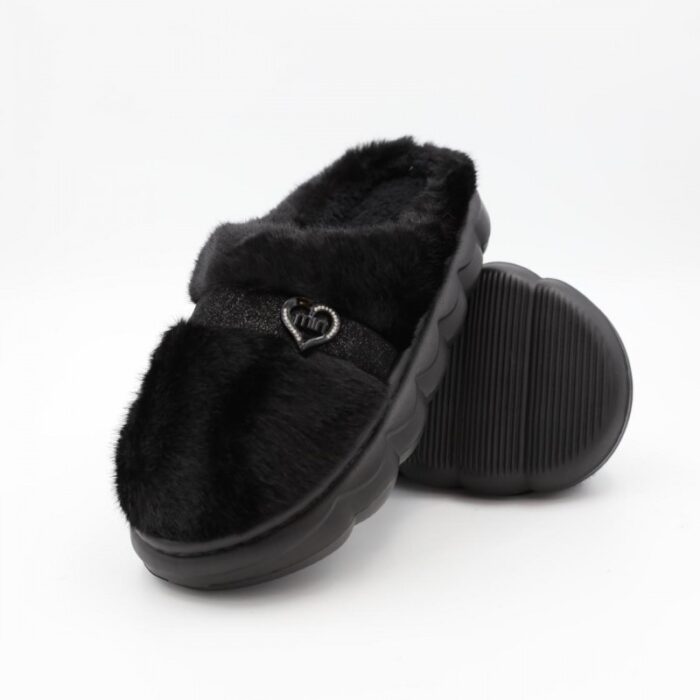 ⁦حفاية شتوية لون أسود بتصميم قلب مع قشاط بلمعة⁩ - الصورة ⁦4⁩