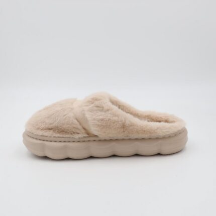 حفاية شتوية لون بيج بتصميم قلب مع قشاط بلمعة