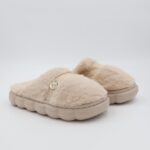 ⁦حفاية شتوية لون بيج بتصميم قلب مع قشاط بلمعة⁩ - الصورة ⁦3⁩