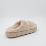 ⁦حفاية شتوية لون بيج بتصميم قلب مع قشاط بلمعة⁩ - الصورة ⁦6⁩