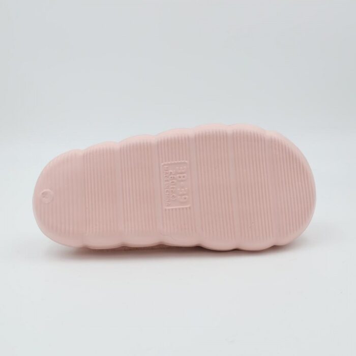 ⁦حفاية شتوية لون زهري بتصميم قلب مع قشاط بلمعة⁩ - الصورة ⁦6⁩