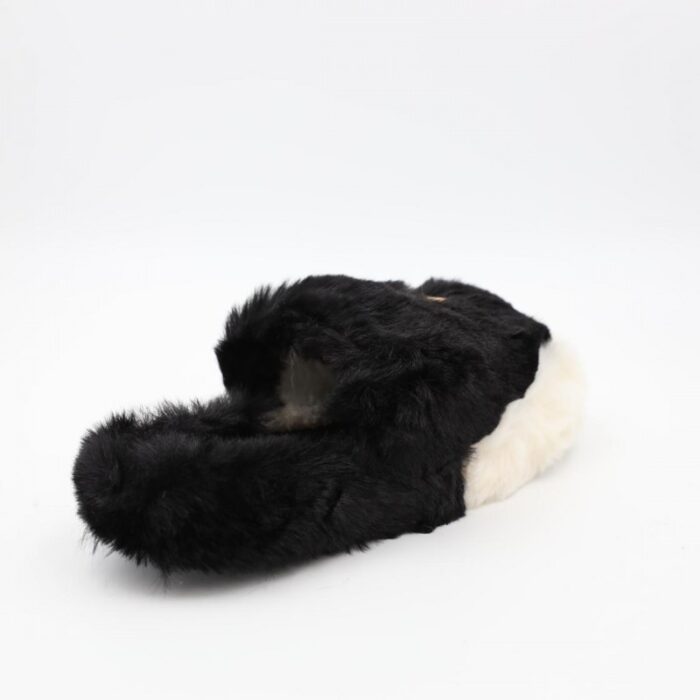 ⁦حفاية شتوية للنساء لون أسود وأبيض من الأسفل⁩ - الصورة ⁦4⁩